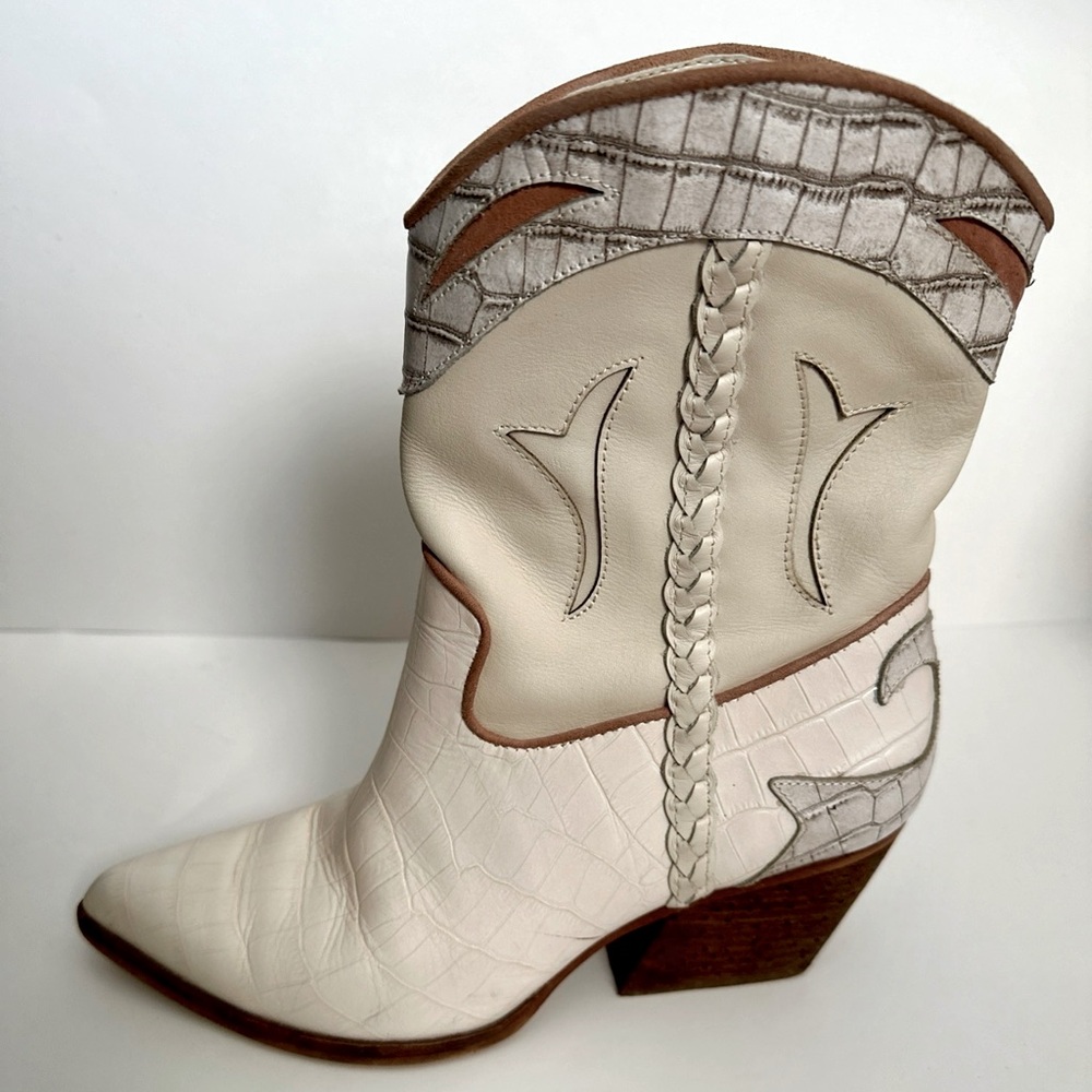Women's Dolce Vita white Western cowboy Boots - Picture 3 of 6
